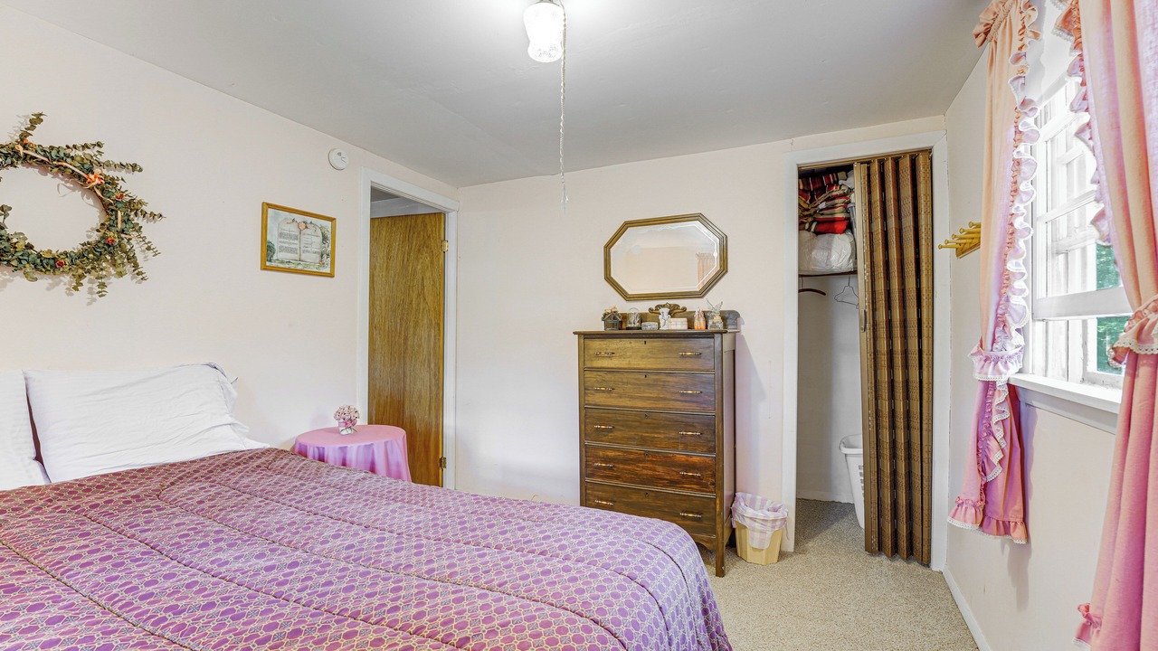 Photo of Bedroom in Raymond