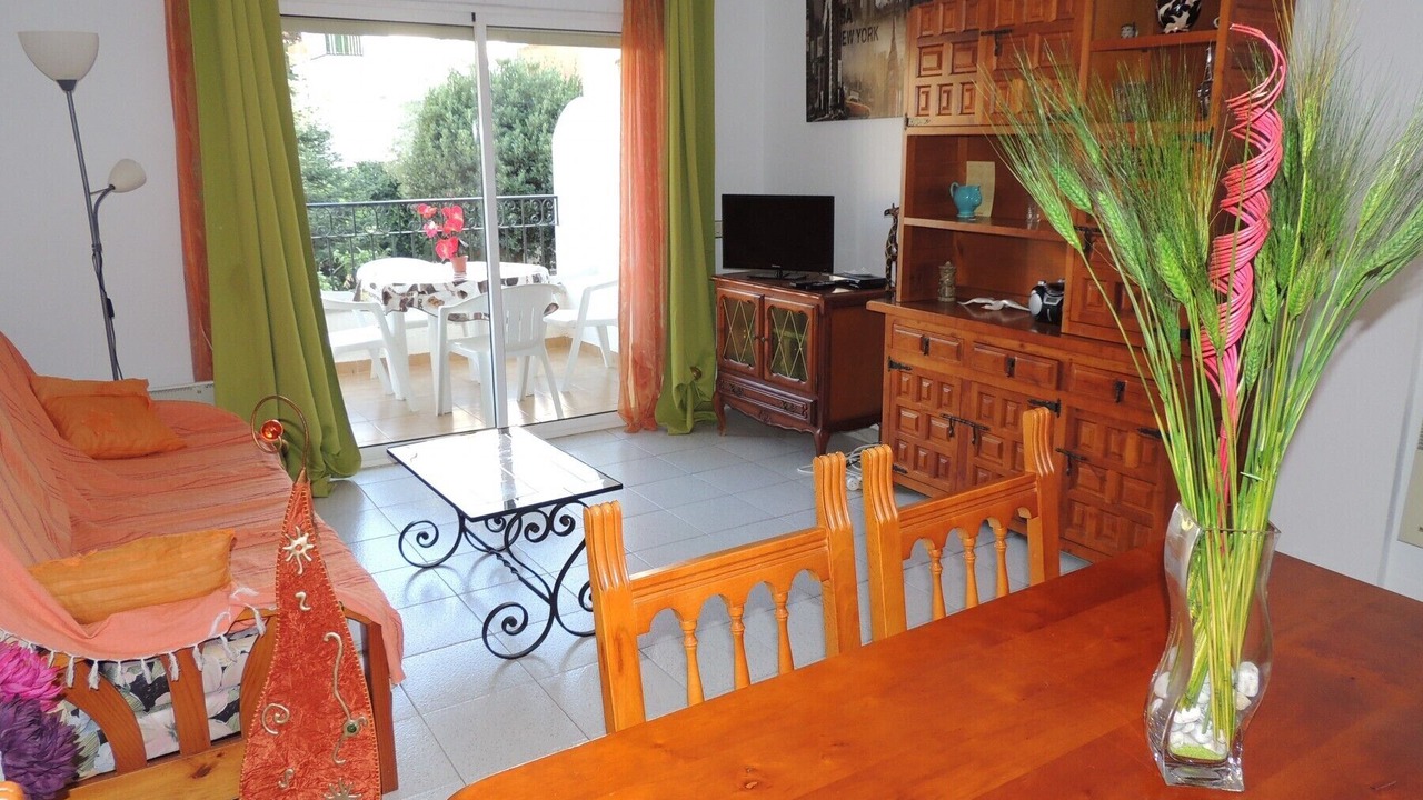 Photo of Livingroom in Roses Town Center