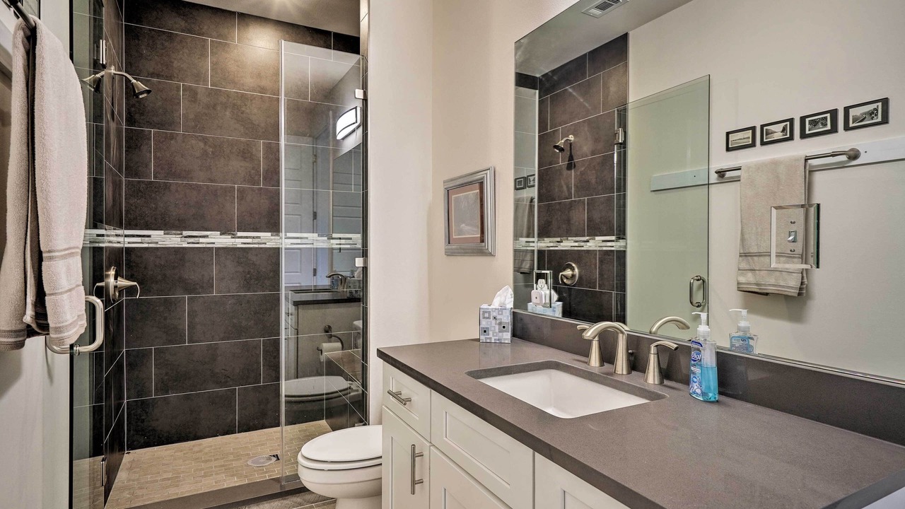 Photo of Bathroom in Lakeland Park