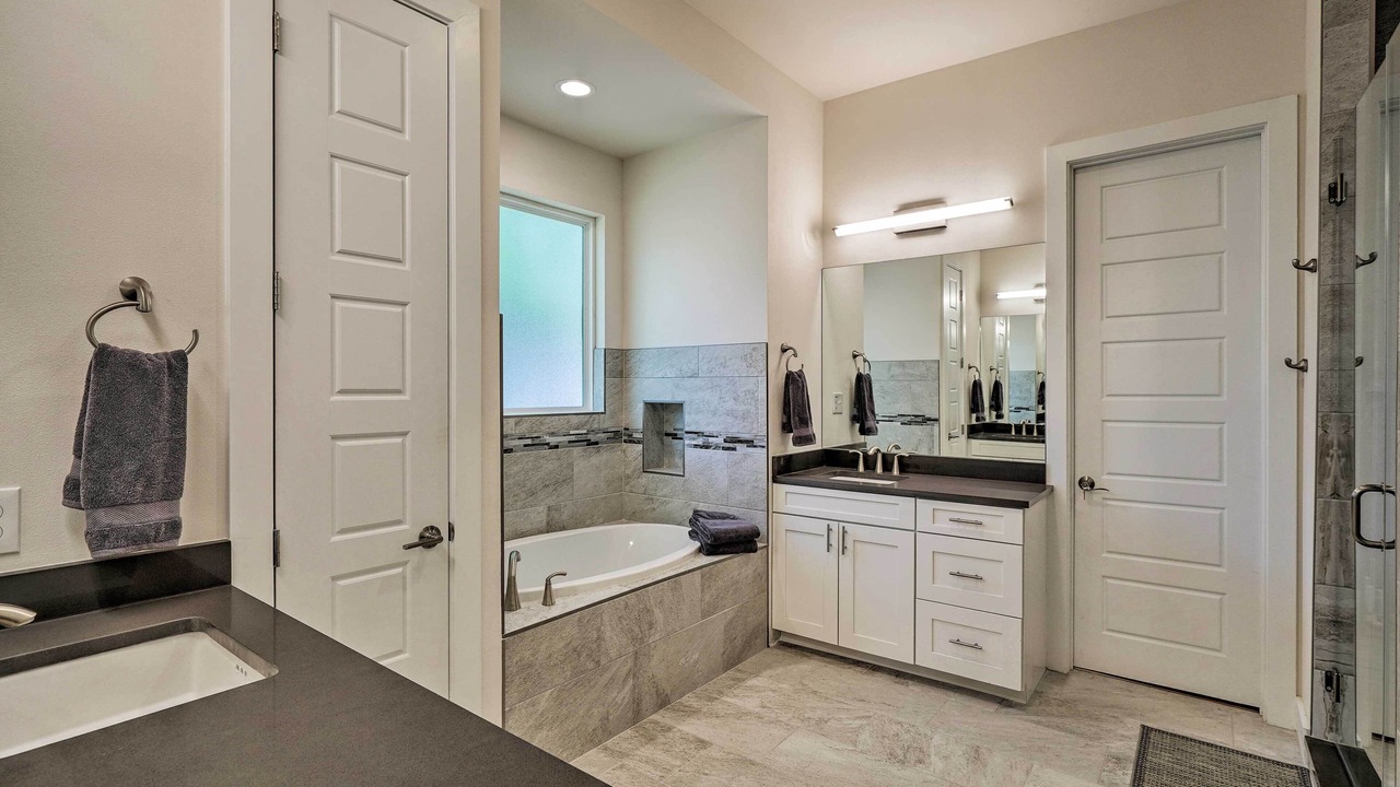 Photo of Bathroom in Lakeland Park