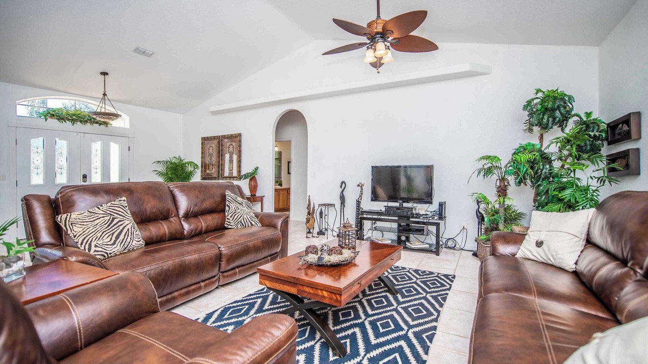Photo of Livingroom in Groveland