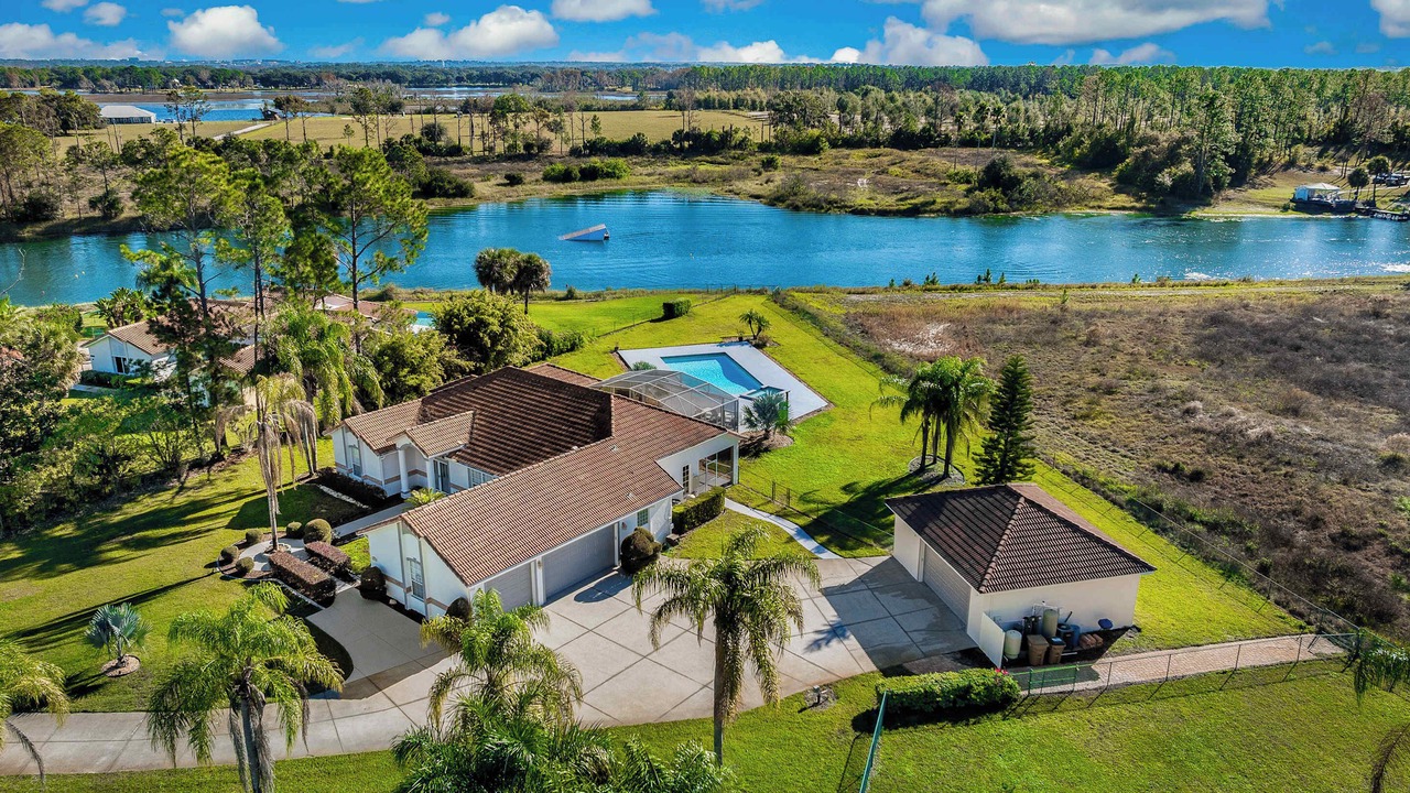 Photo of Outdoor in Groveland