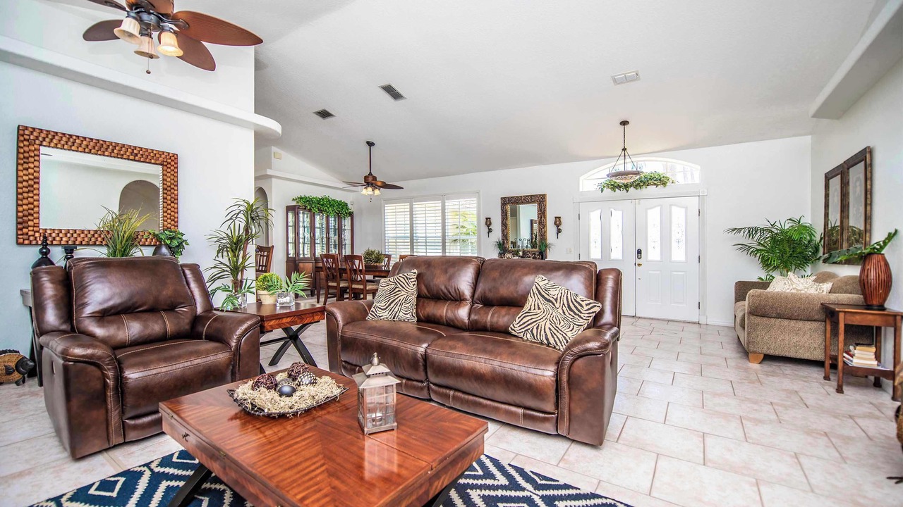 Photo of Livingroom in Groveland