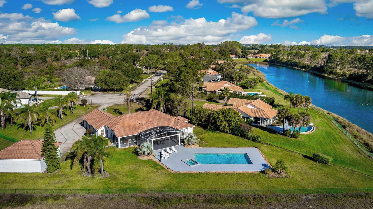 Photo of Outdoor in Groveland