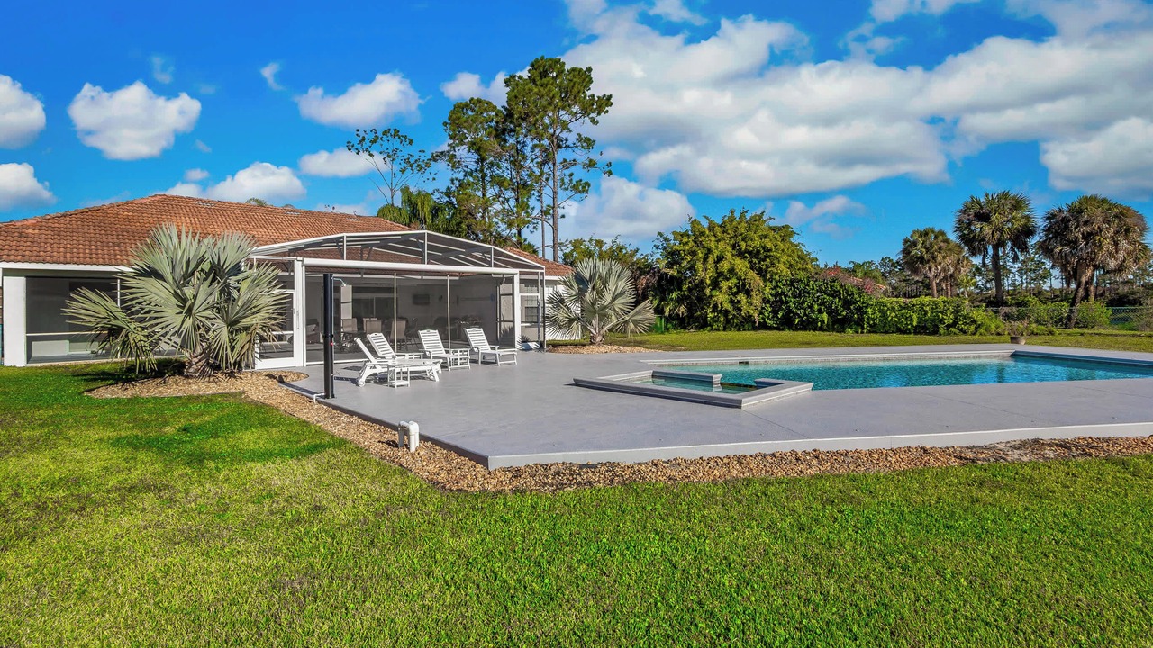 Photo of Outdoor in Groveland