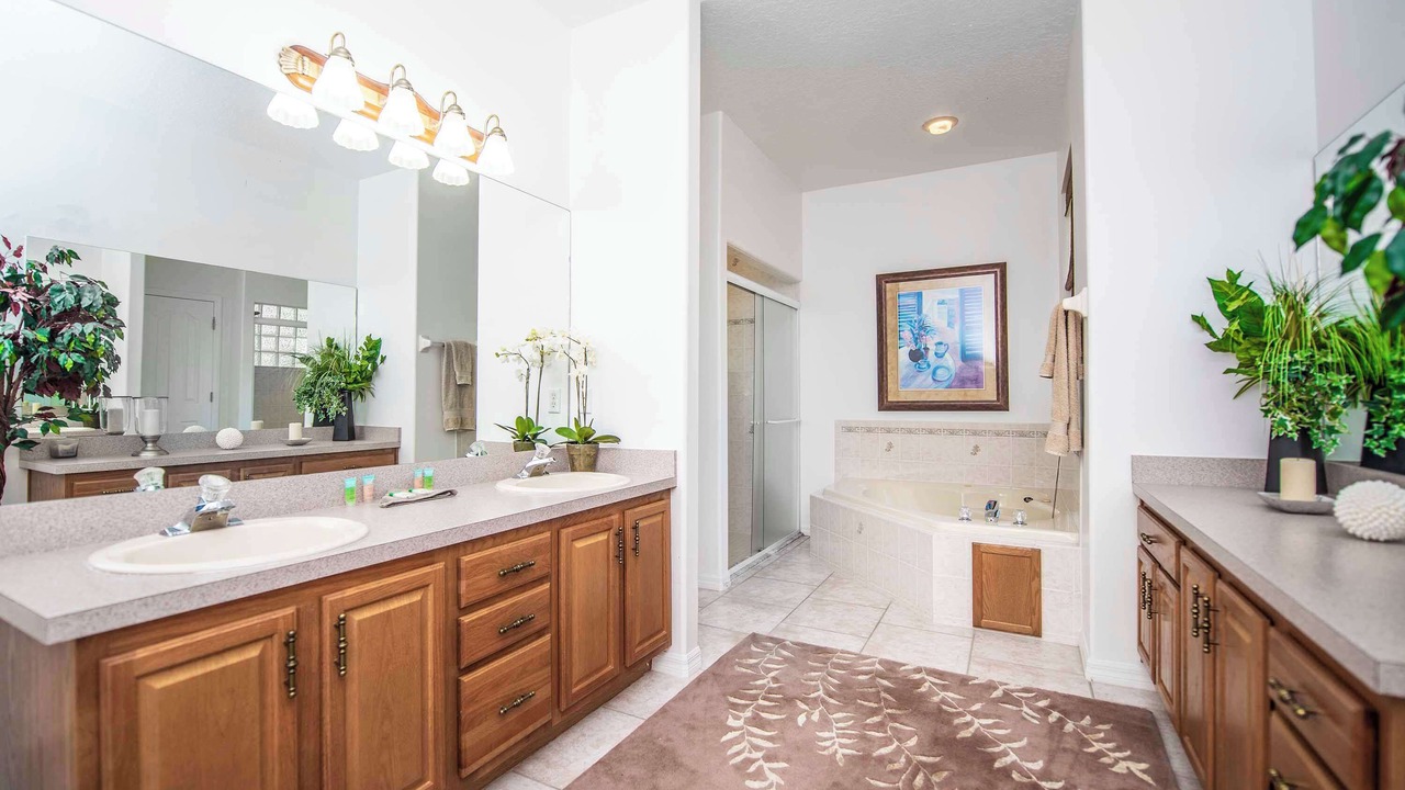 Photo of Bathroom in Groveland