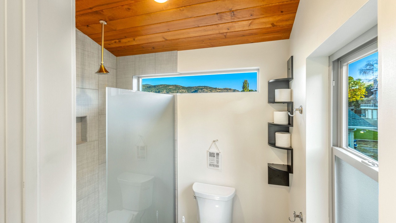 Photo of Bathroom in Oroville