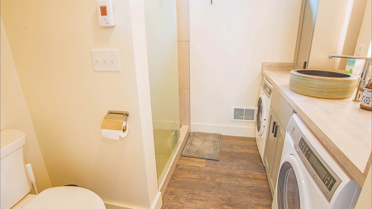 Photo of Bathroom in Oroville