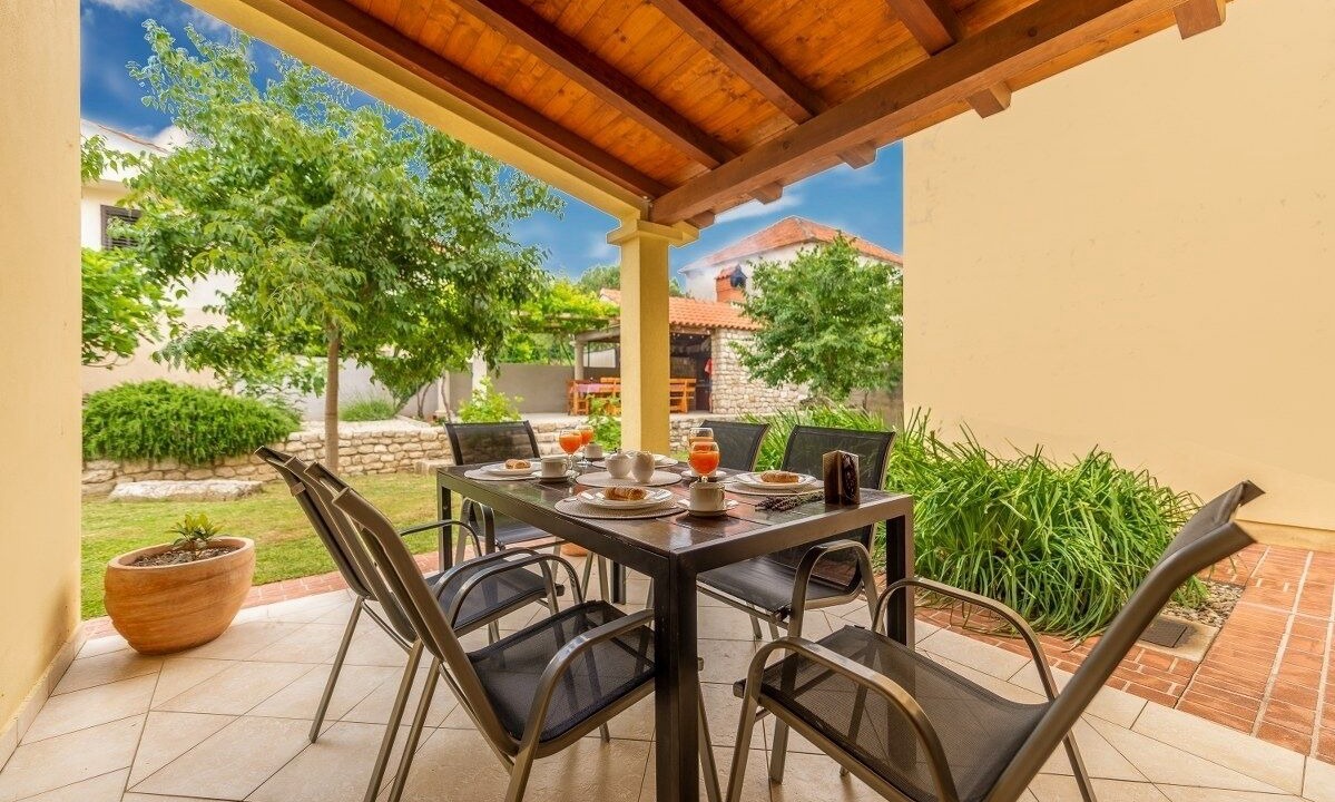 Photo of Outdoor in Nin
