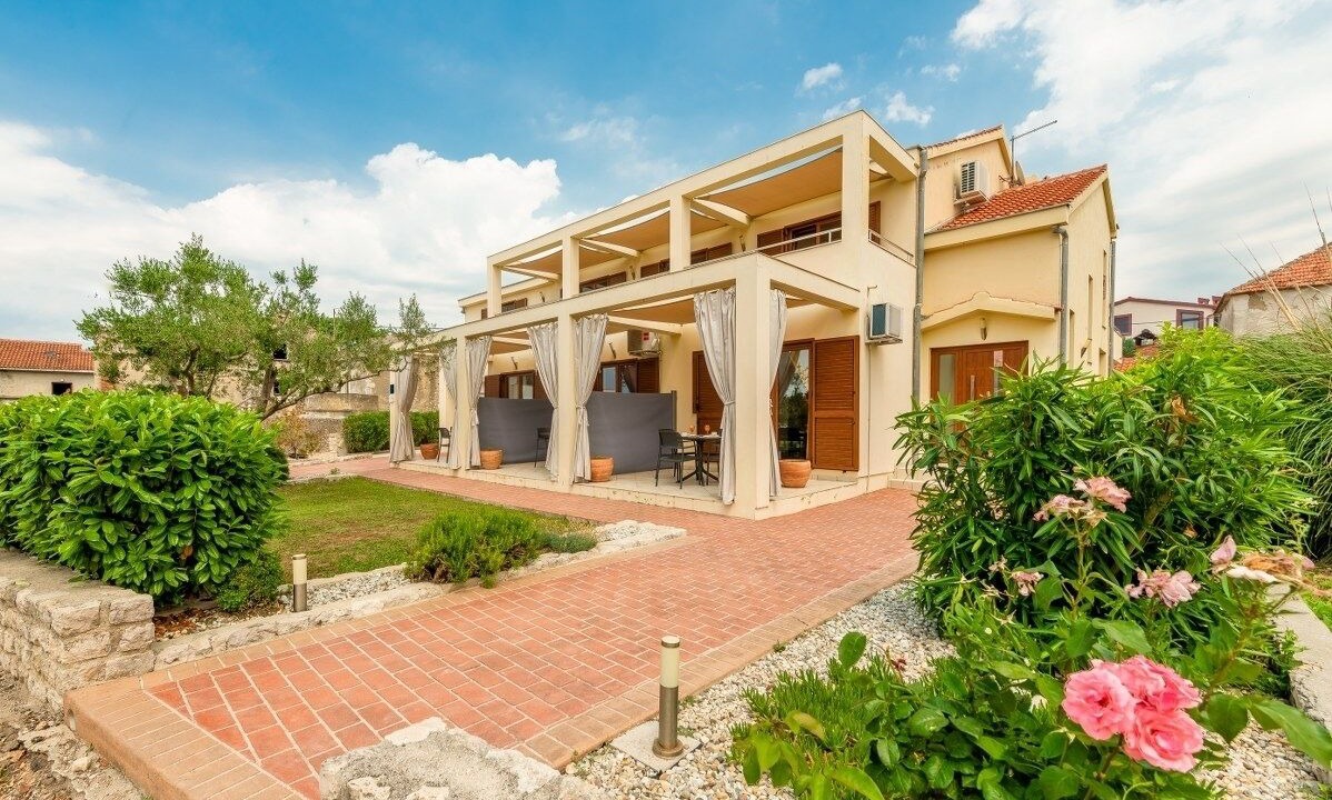 Photo of Outdoor in Nin