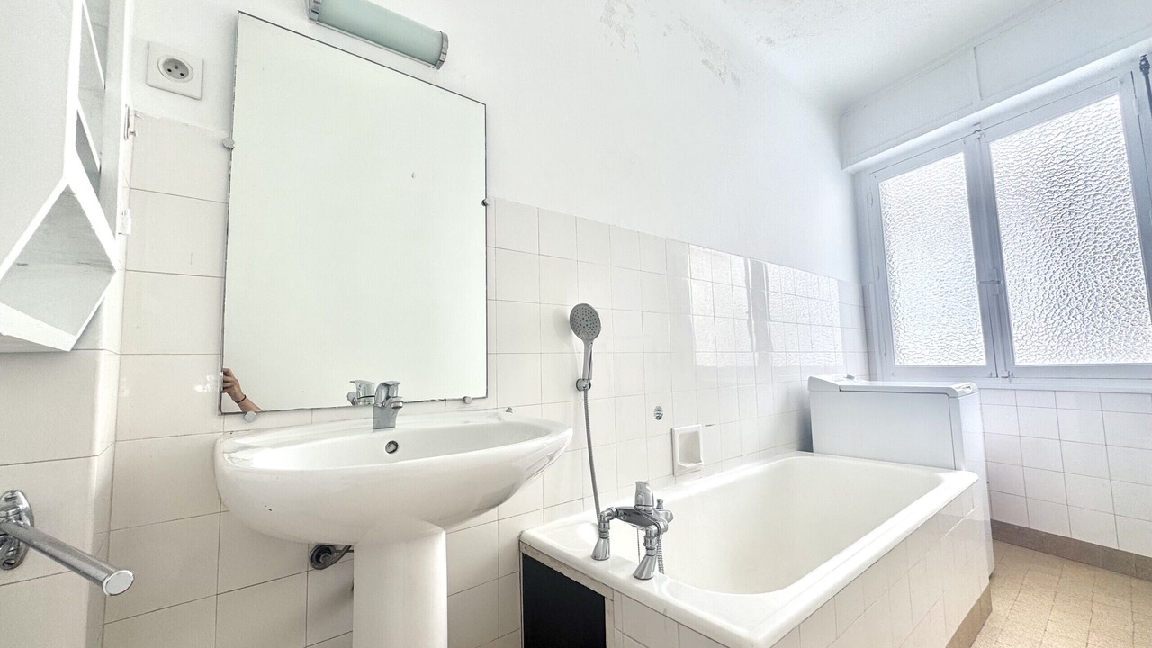 Photo of Bathroom in Carnot