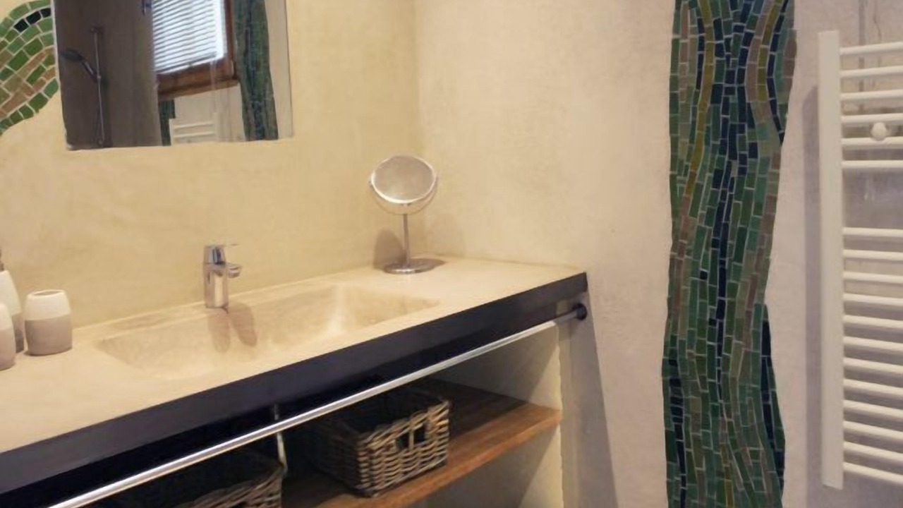 Photo of Bathroom in Le-Petit-Pressigny