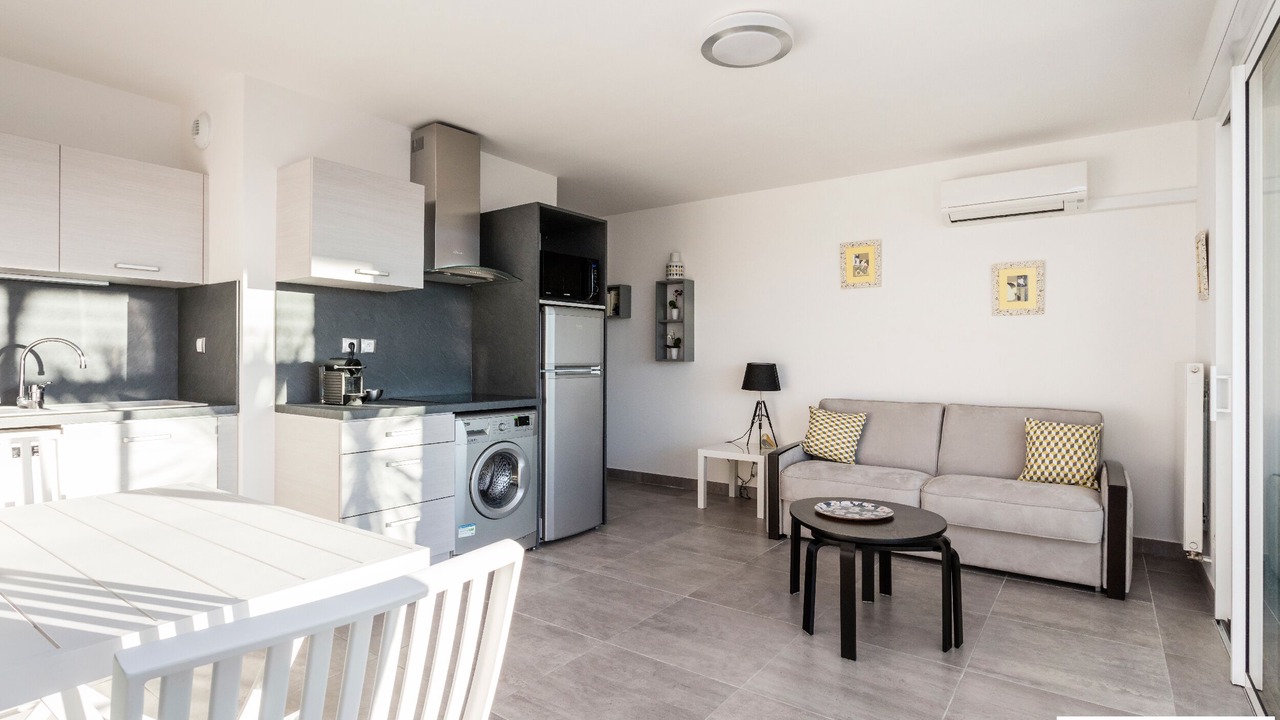 Photo of Livingroom in Aiguerelles