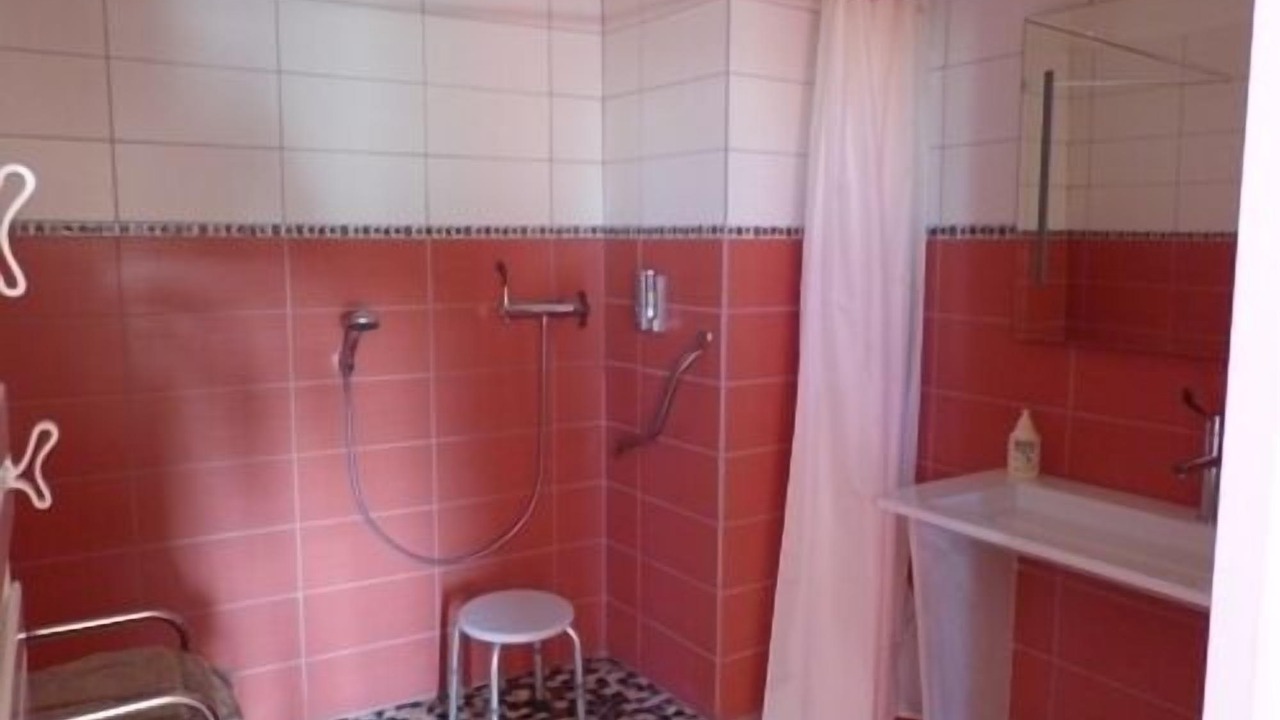 Photo of Bathroom in Saint-Thomas-de-Conac