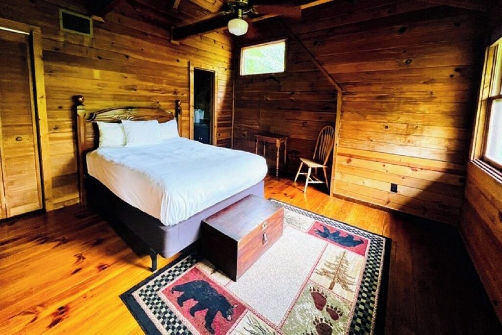 Photo of Bedroom in Pine Mountain Valley