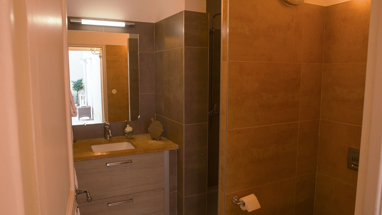 Photo of Bathroom in Saint-Laurent-de-la-Cabrerisse