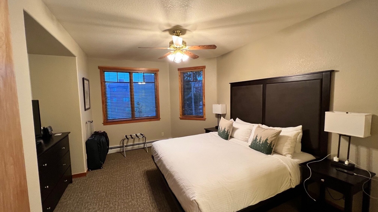 Photo of Bedroom in Peak 9
