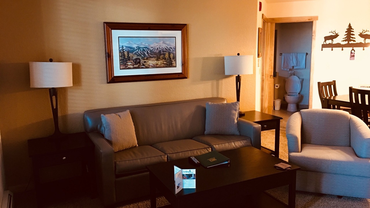 Photo of Livingroom in Peak 9