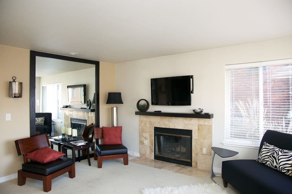 Photo of Livingroom in Eastlake
