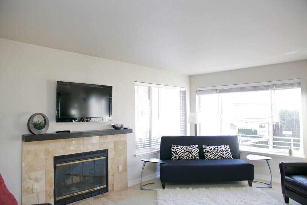 Photo of Livingroom in Eastlake