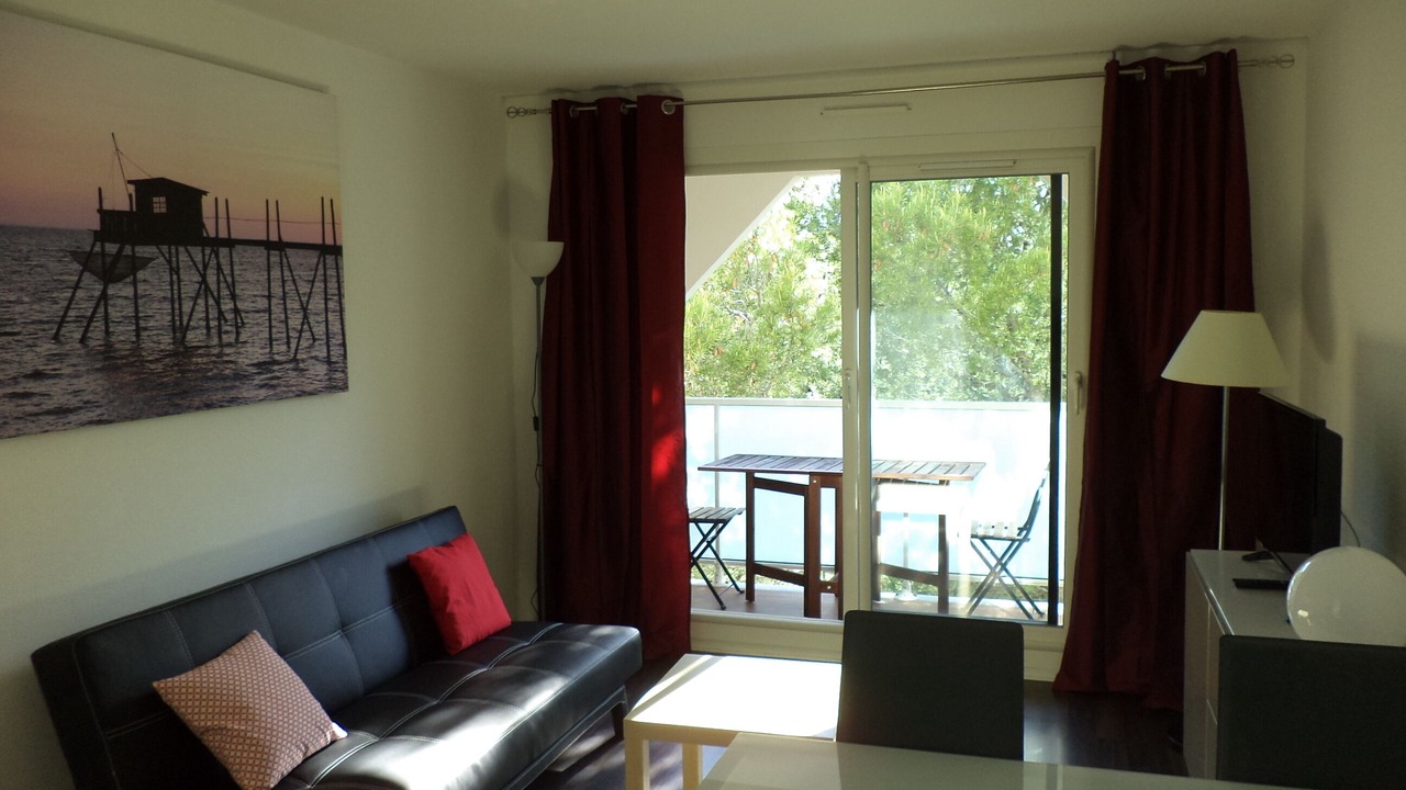 Photo of Livingroom in Hopitaux-Facultes