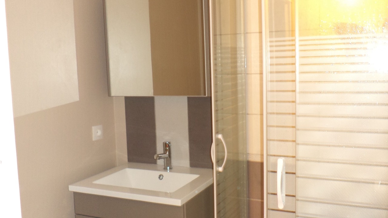 Photo of Bathroom in Hopitaux-Facultes