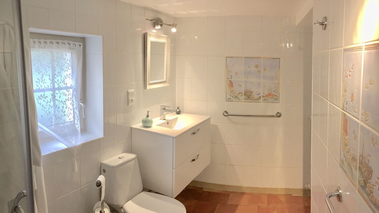 Photo of Bathroom in Sauveterre-la-Lemance