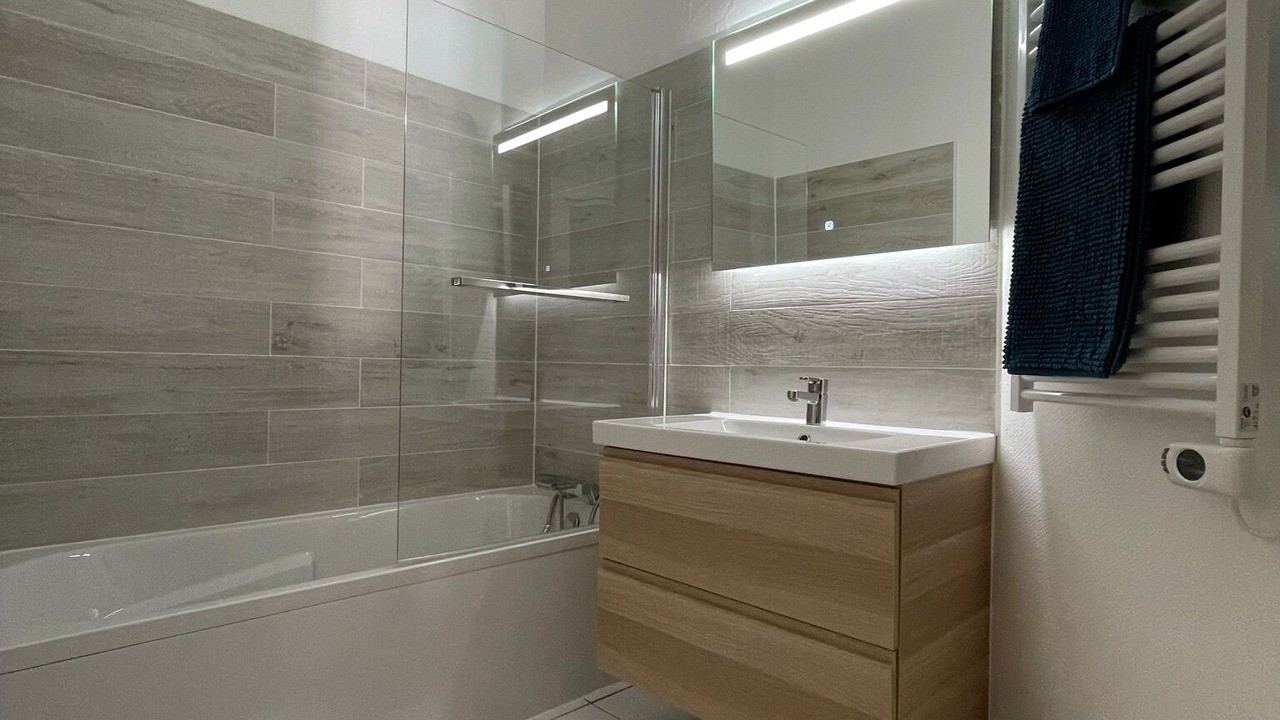 Photo of Bathroom in Lanton