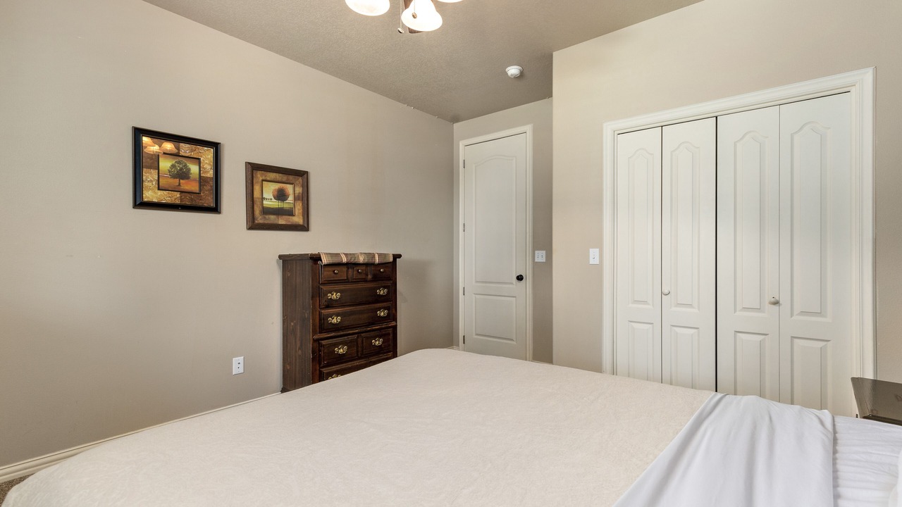 Photo of Bedroom in Grove