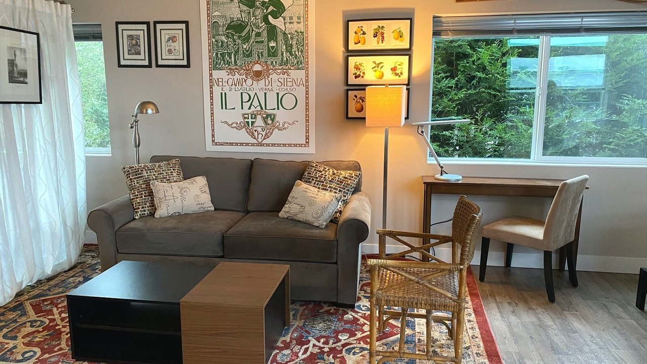 Photo of Livingroom in Lake Forest Park
