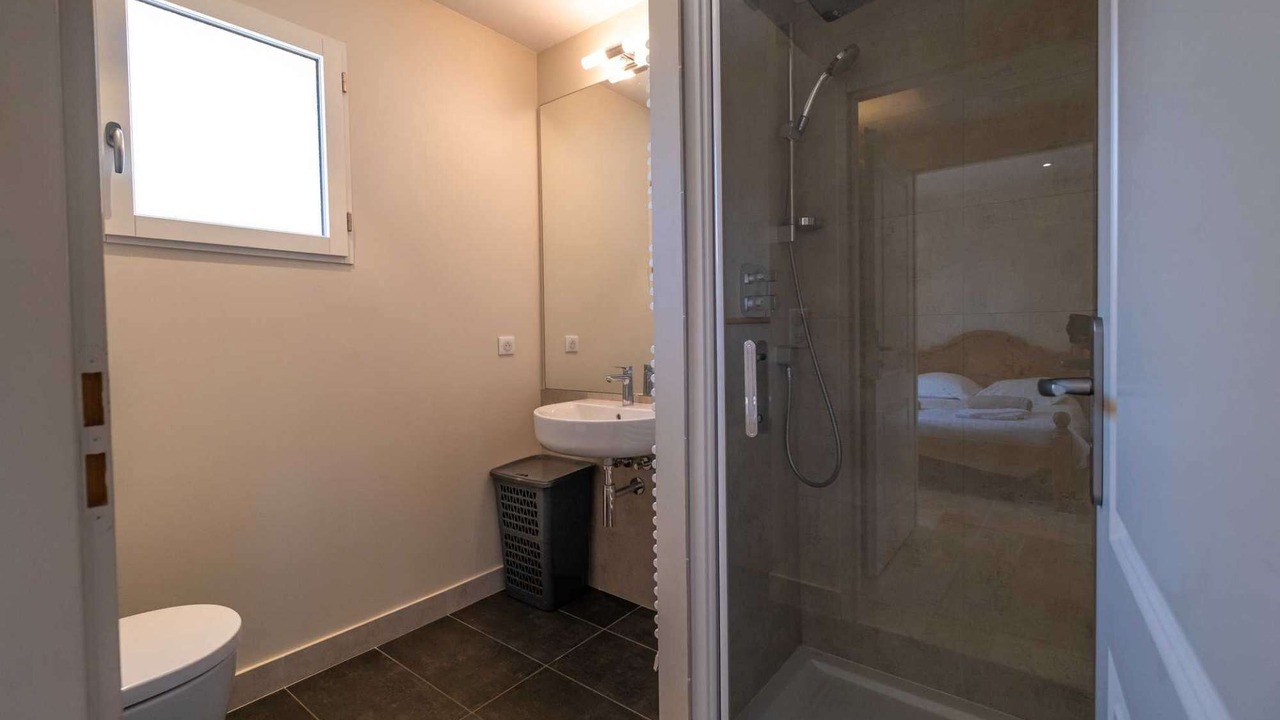 Photo of Bathroom in Castelnau-de-Montmiral