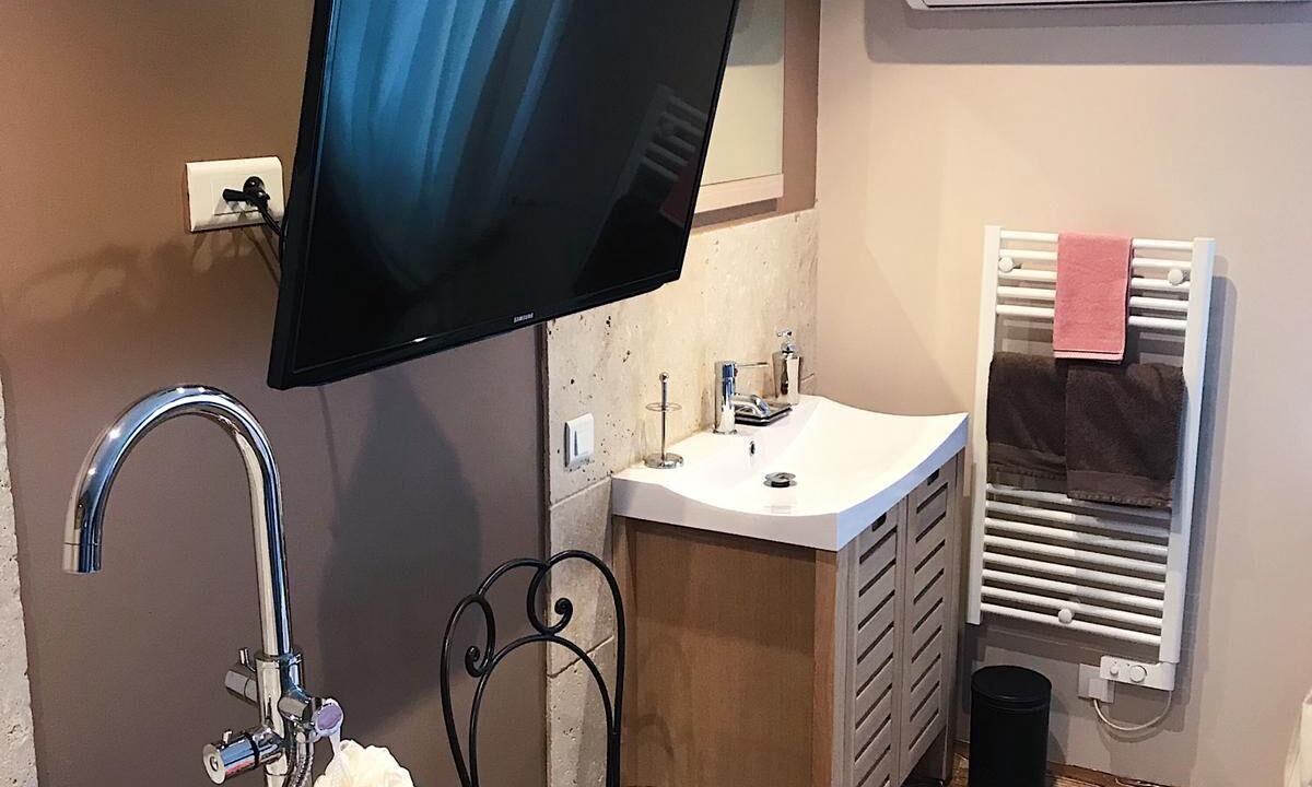 Photo of Bathroom in Lirac