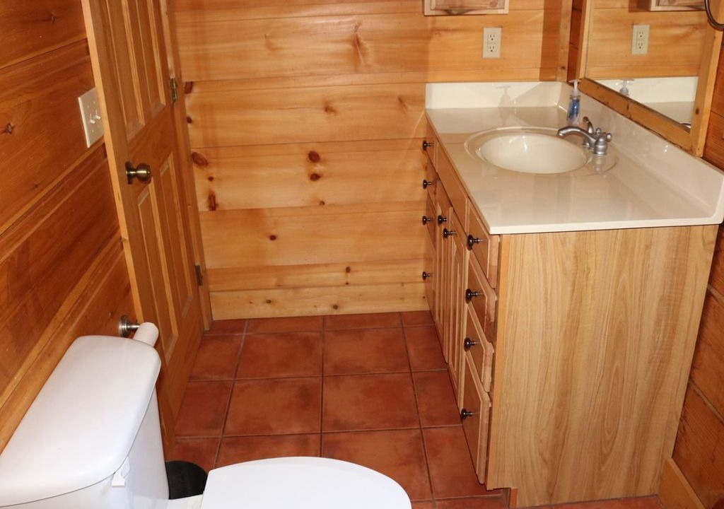 Photo of Bathroom in Laurel Lakes