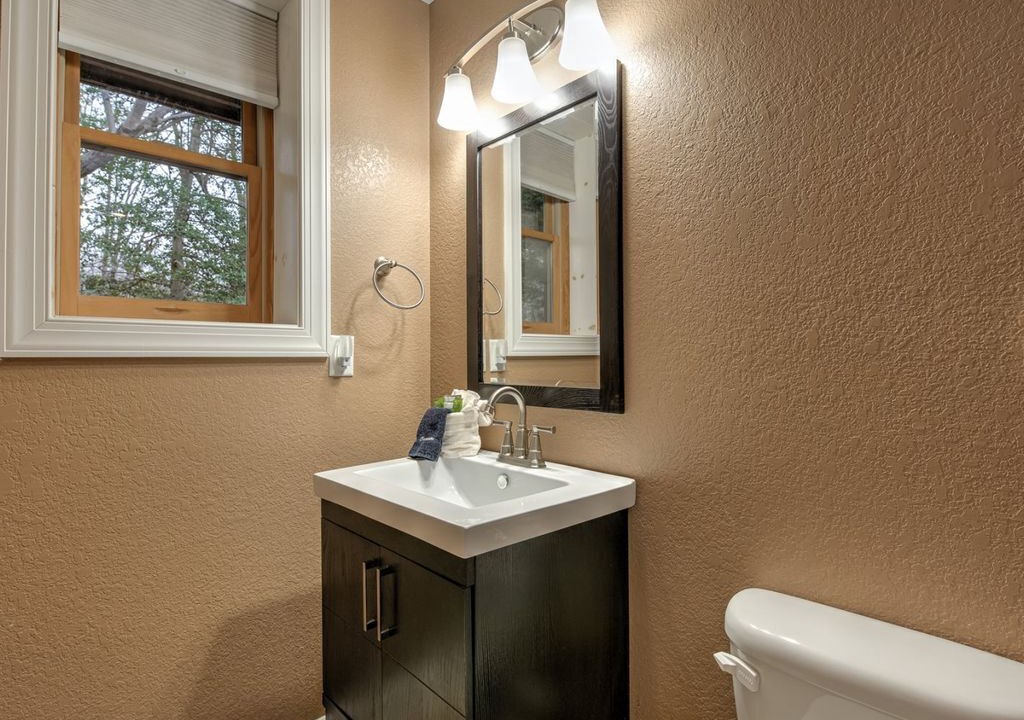 Photo of Bathroom in Laurel Lakes
