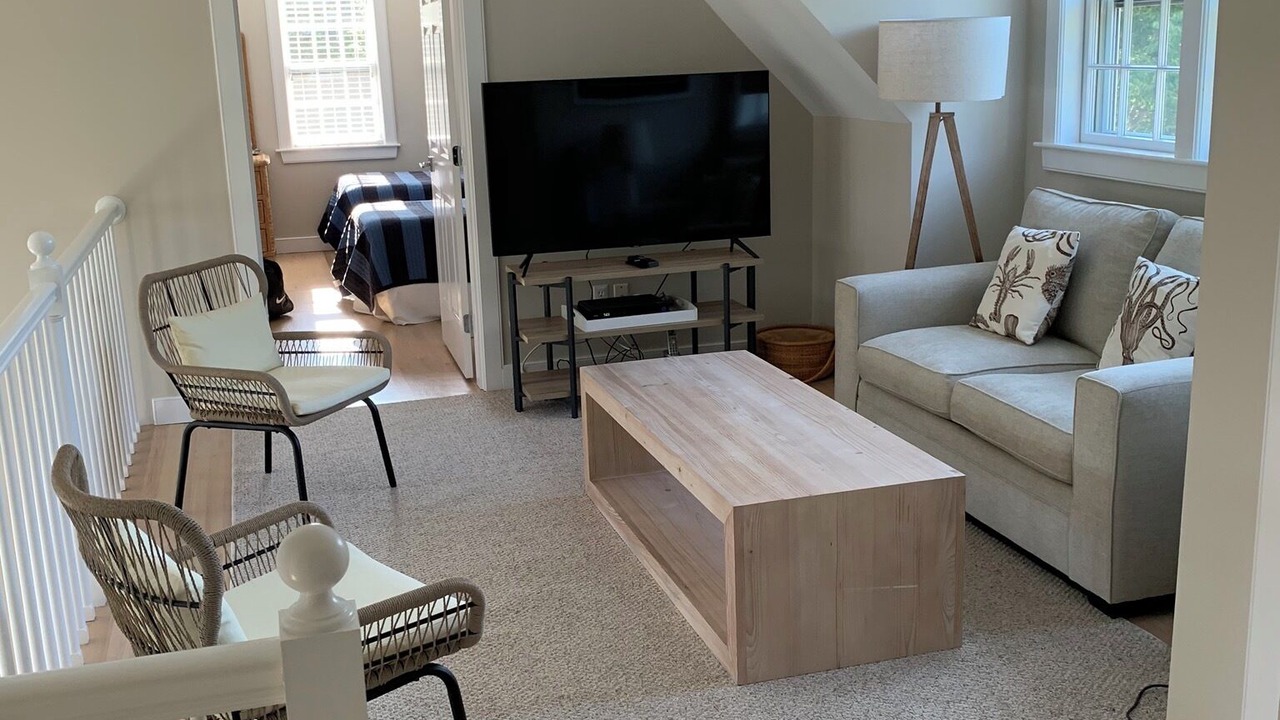 Photo of Livingroom in West of Town