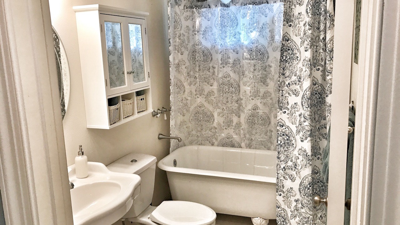 Photo of Bathroom in Greenland Hills
