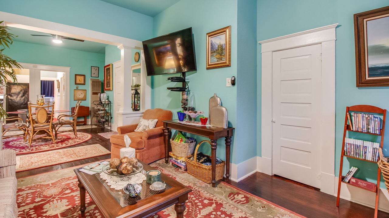 Photo of Livingroom in Tobin Hill