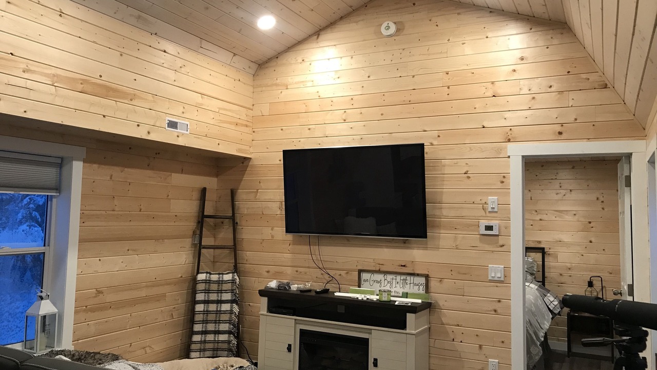 Photo of Bedroom in Vermilion Bay
