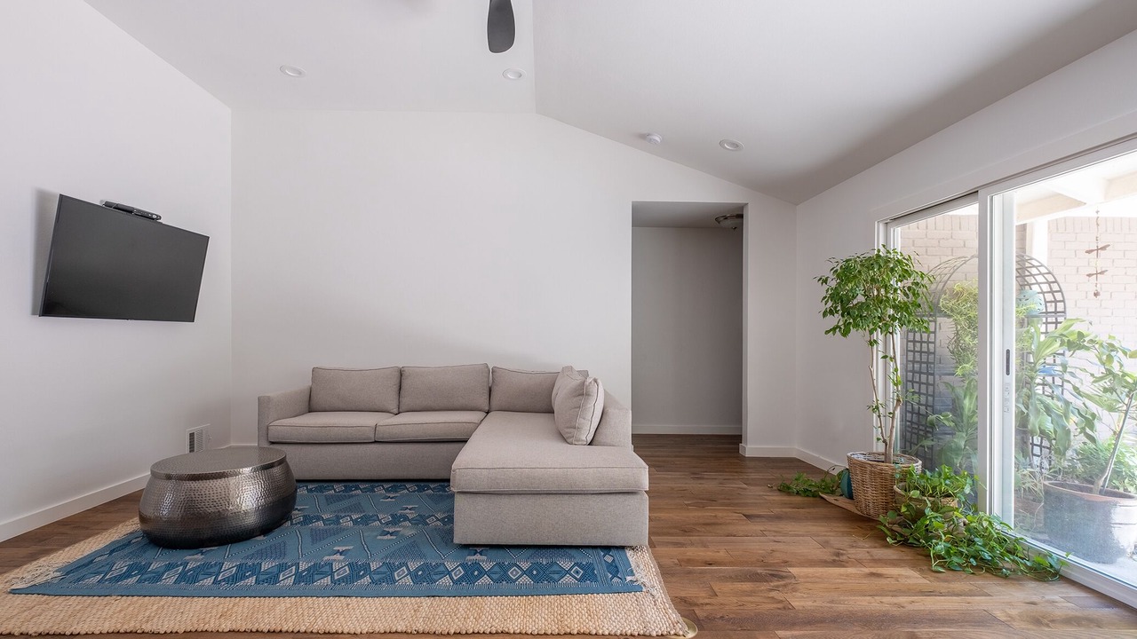 Photo of Livingroom in Barton Hills