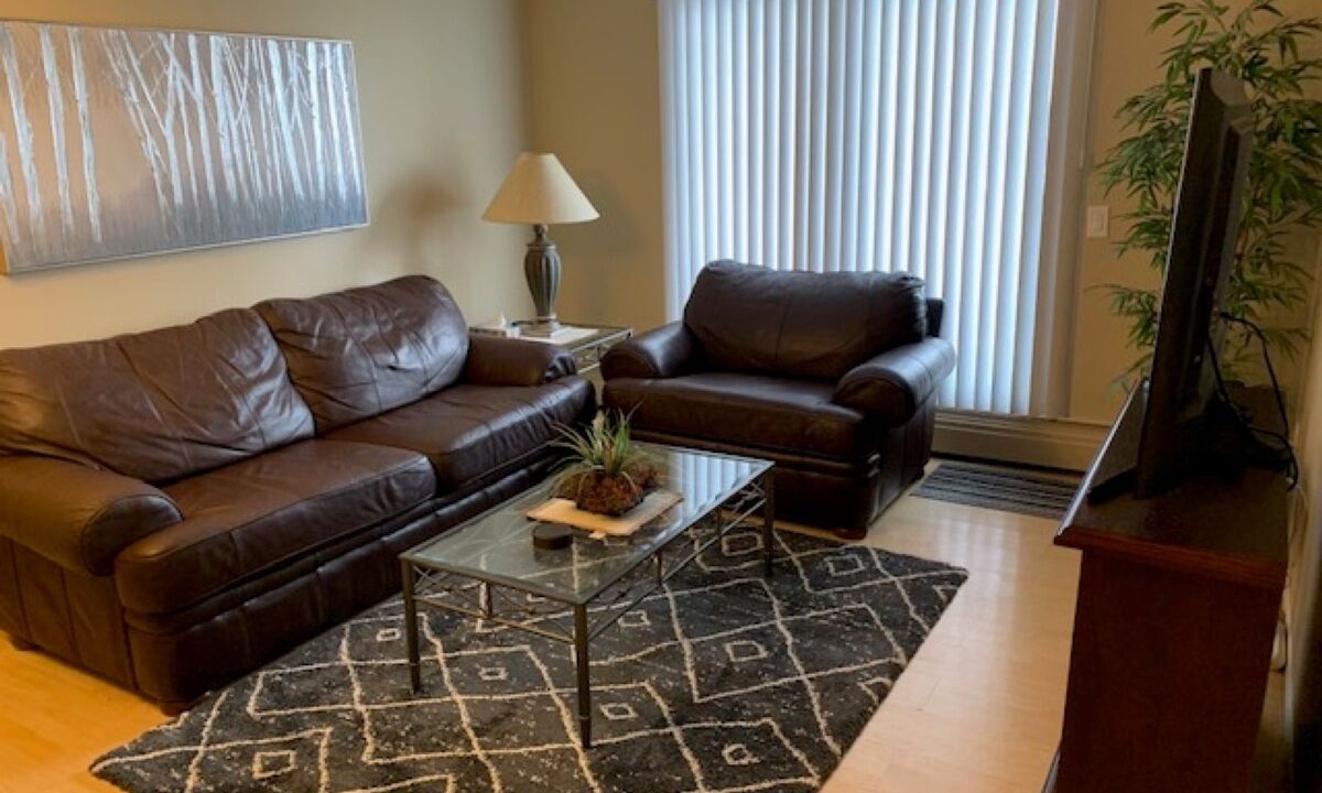 Photo of Livingroom in Forest Lawn