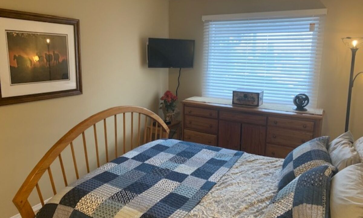 Photo of Bedroom in Forest Lawn