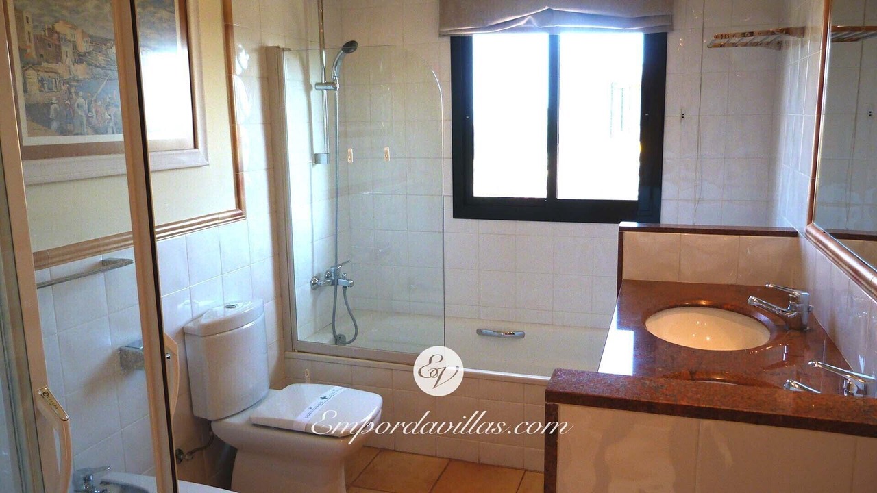 Photo of Bathroom in Navata