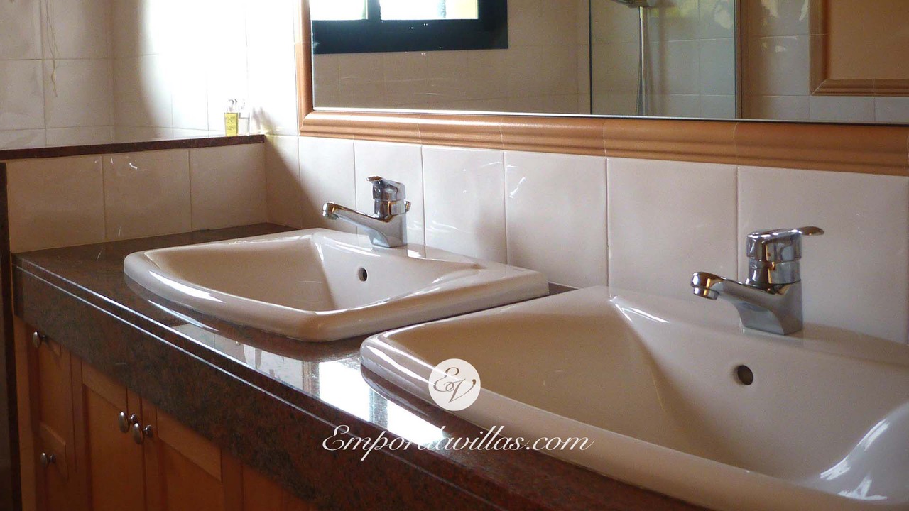 Photo of Bathroom in Navata