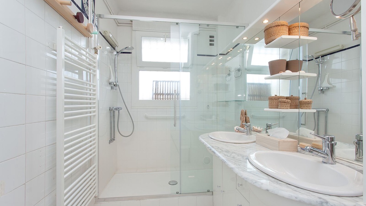 Photo of Bathroom in Les Arceaux