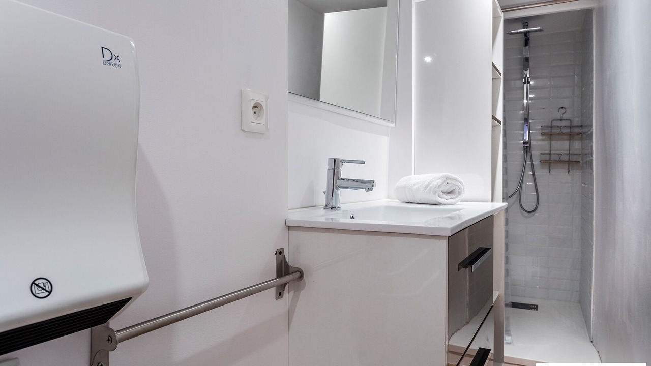 Photo of Bathroom in Comedie