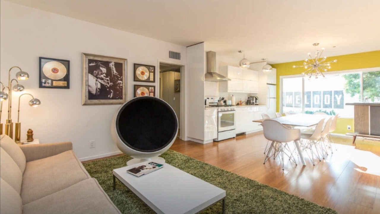 Photo of Livingroom in Burbank