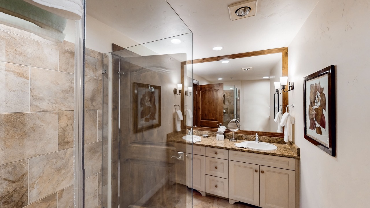 Photo of Bathroom in Four O'Clock