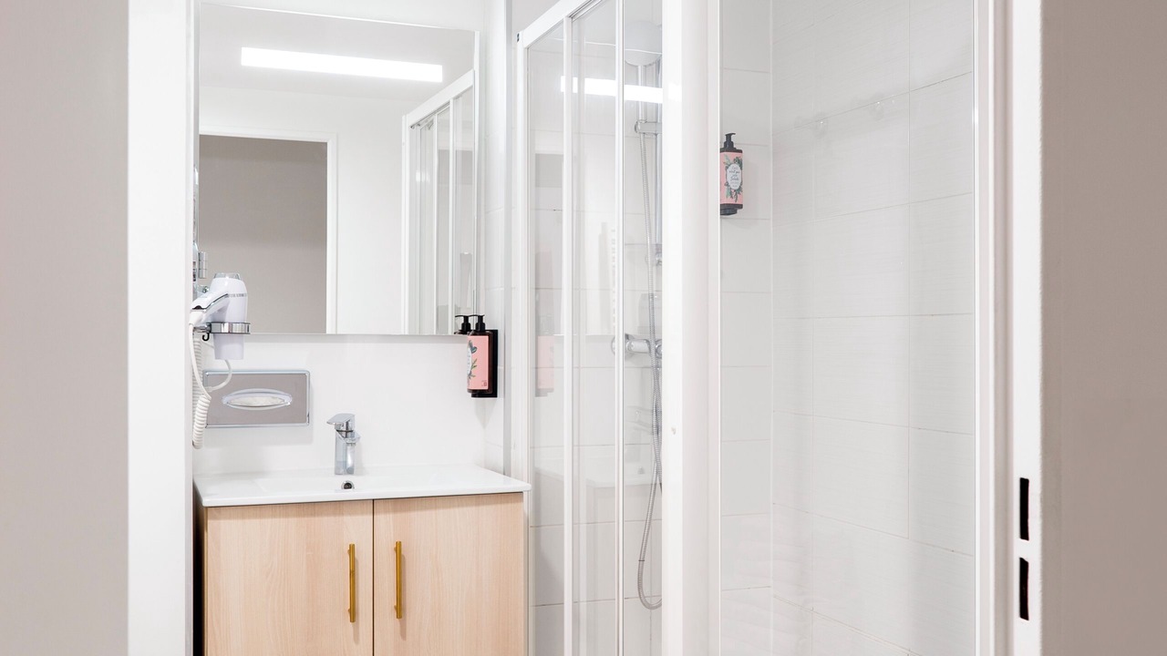 Photo of Bathroom in Guyancourt