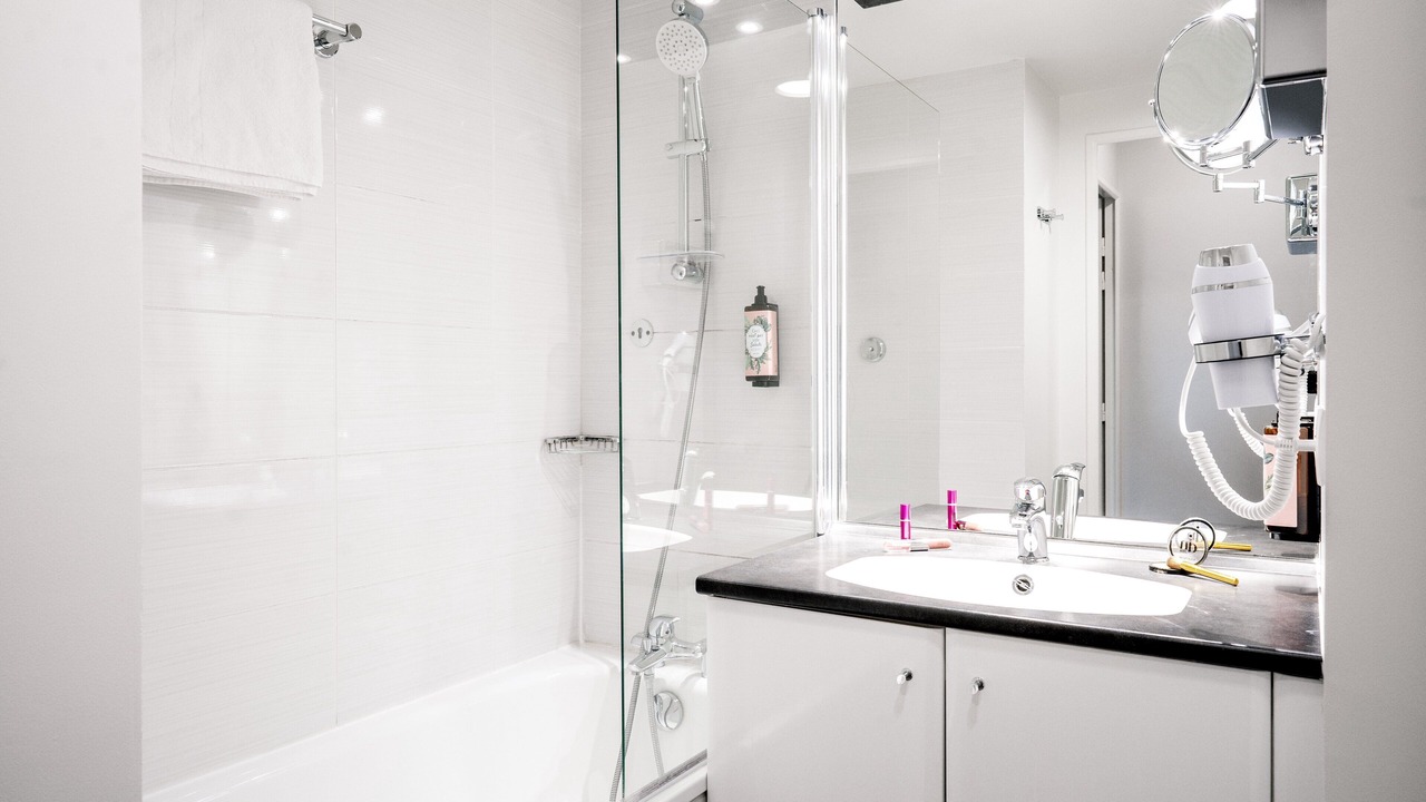 Photo of Bathroom in Guyancourt