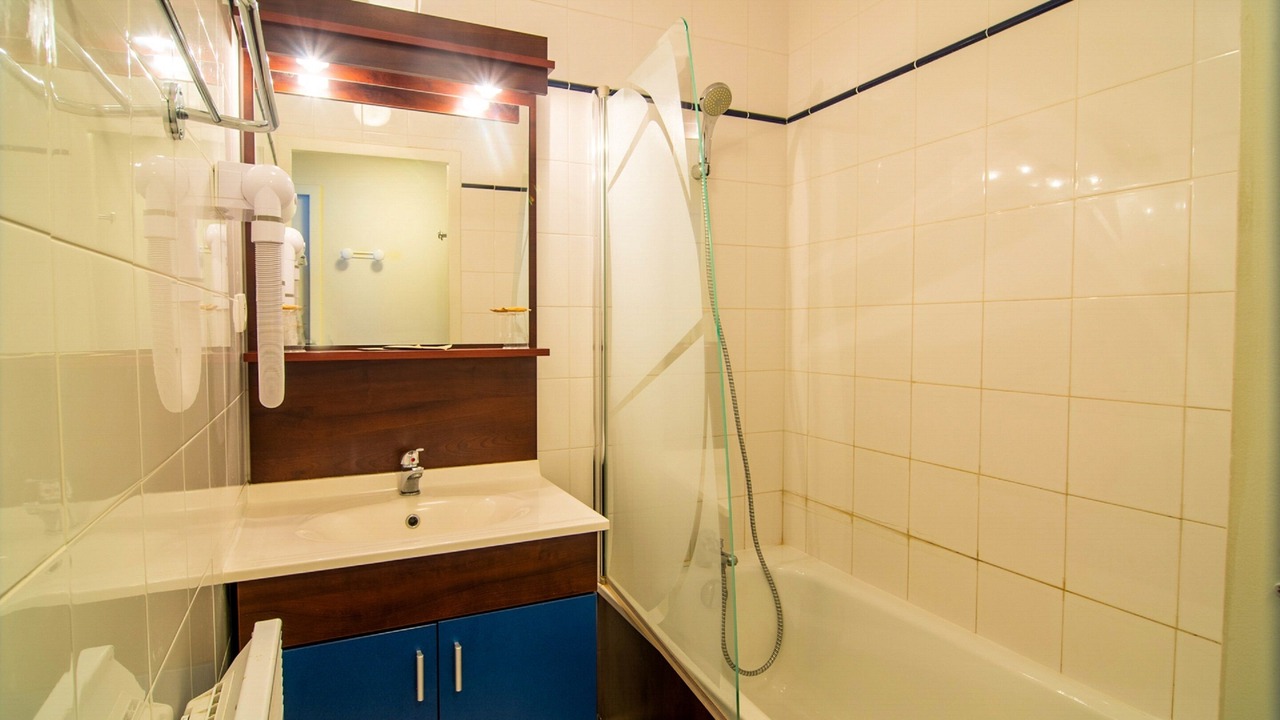 Photo of Bathroom in Pyrenees 2000